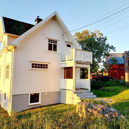 Villa Solrik Beliggenhet I Lofotens Storste Fiskevaer à Ballstad Extérieur photo