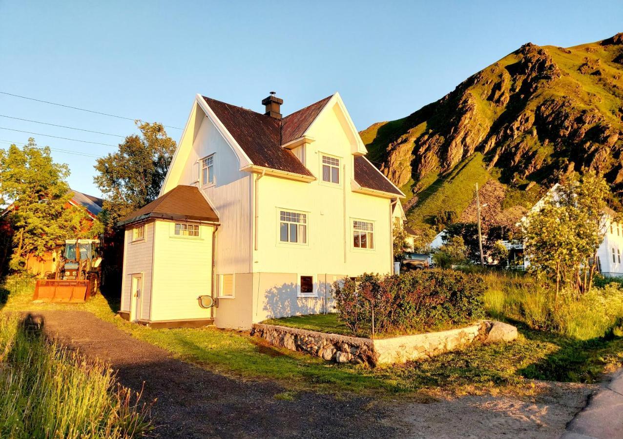 Villa Solrik Beliggenhet I Lofotens Storste Fiskevaer à Ballstad Extérieur photo