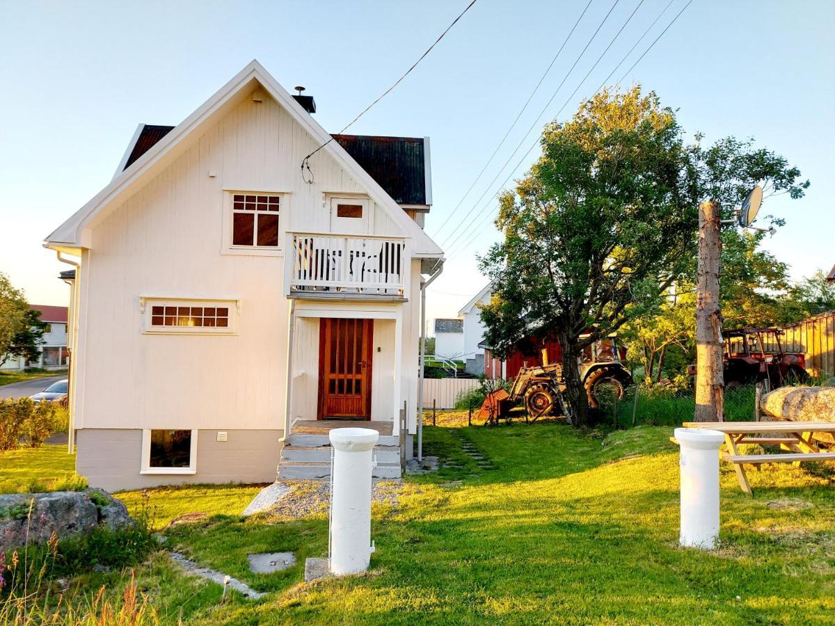 Villa Solrik Beliggenhet I Lofotens Storste Fiskevaer à Ballstad Extérieur photo